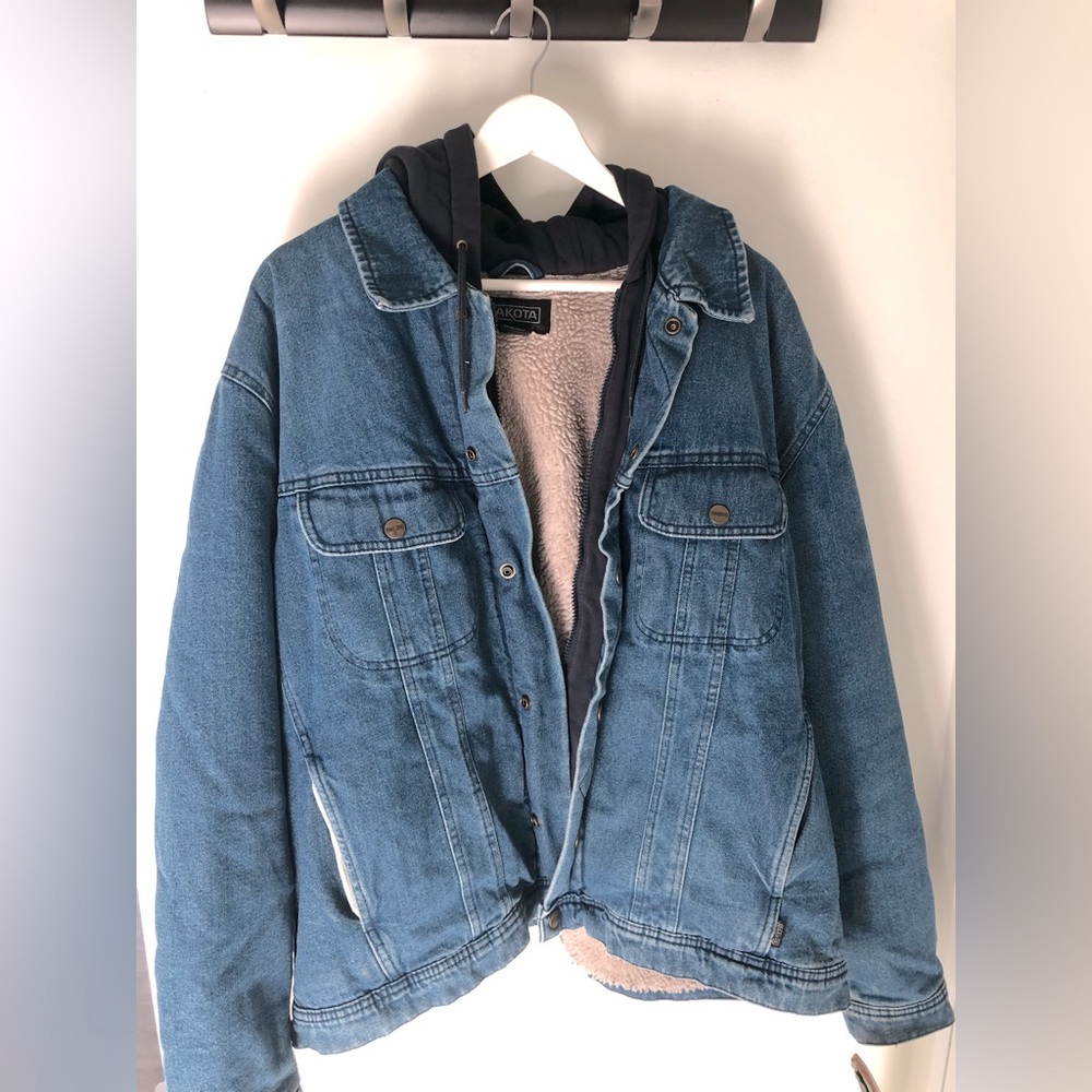 Dakota Sherpa lined hooded Denim Jacket.Navy/Wash blue Sz. XL